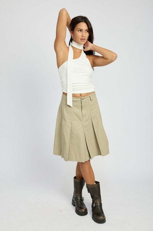 pleated skirt