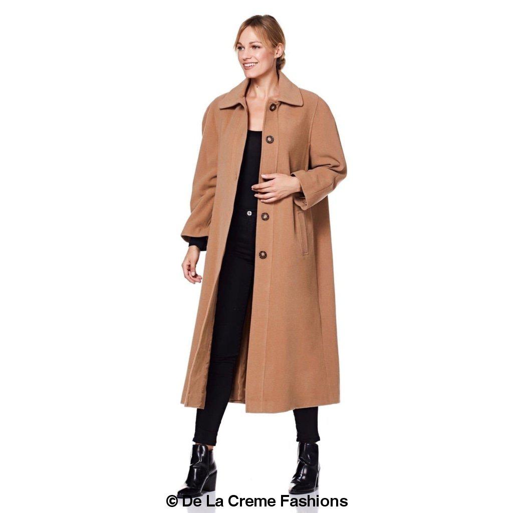 Elegant single-breasted coat with a structured collar and side pockets