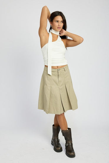 pleated skirt